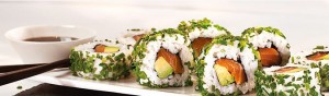 Inside Outside Roll mit Avocado und Lachs Sushi Restaurant Lichtenberg